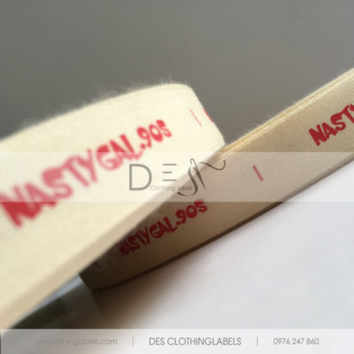 Nhãn in cotton Nastygal.90s